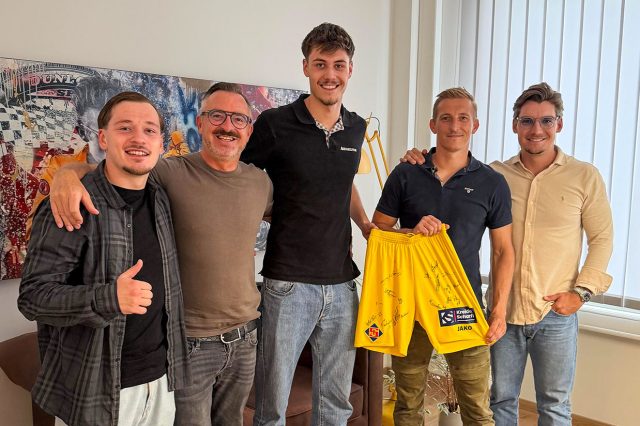 Sitzt, passt und bleibt: AXA Kreidel & Scharff verlängert Engagement